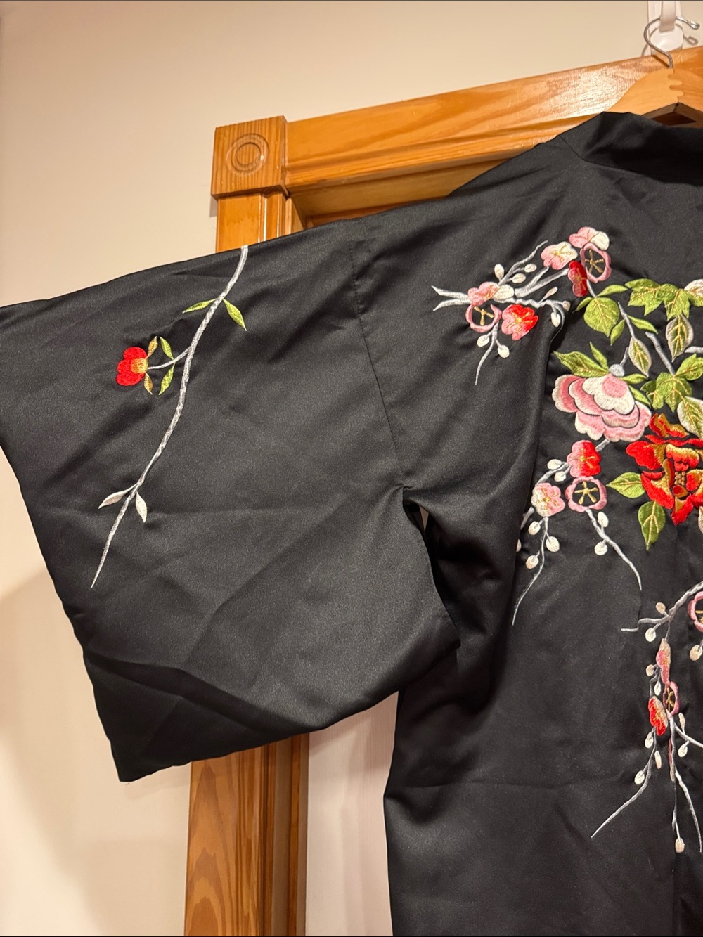 Black Embroidered Women's Kimono - Brand Unknown - Picture 3 of 8